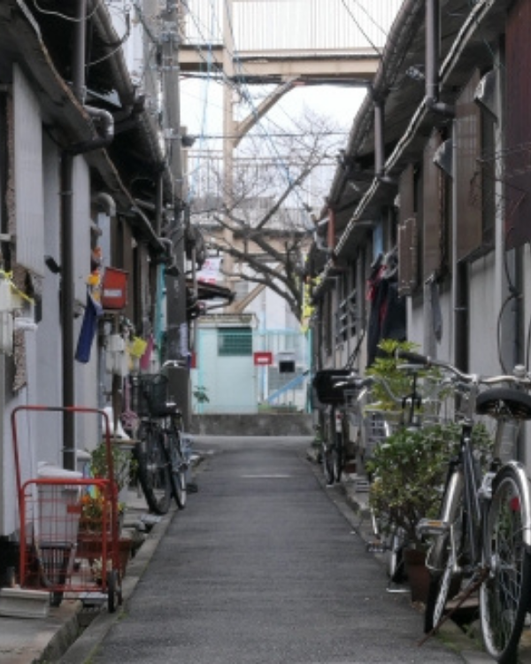 狭小地でも諦めない！東大阪の長屋を「光あふれる家」に変える採光テクニック｜暗い長屋を明るく快適にするリフォーム術【東大阪市】